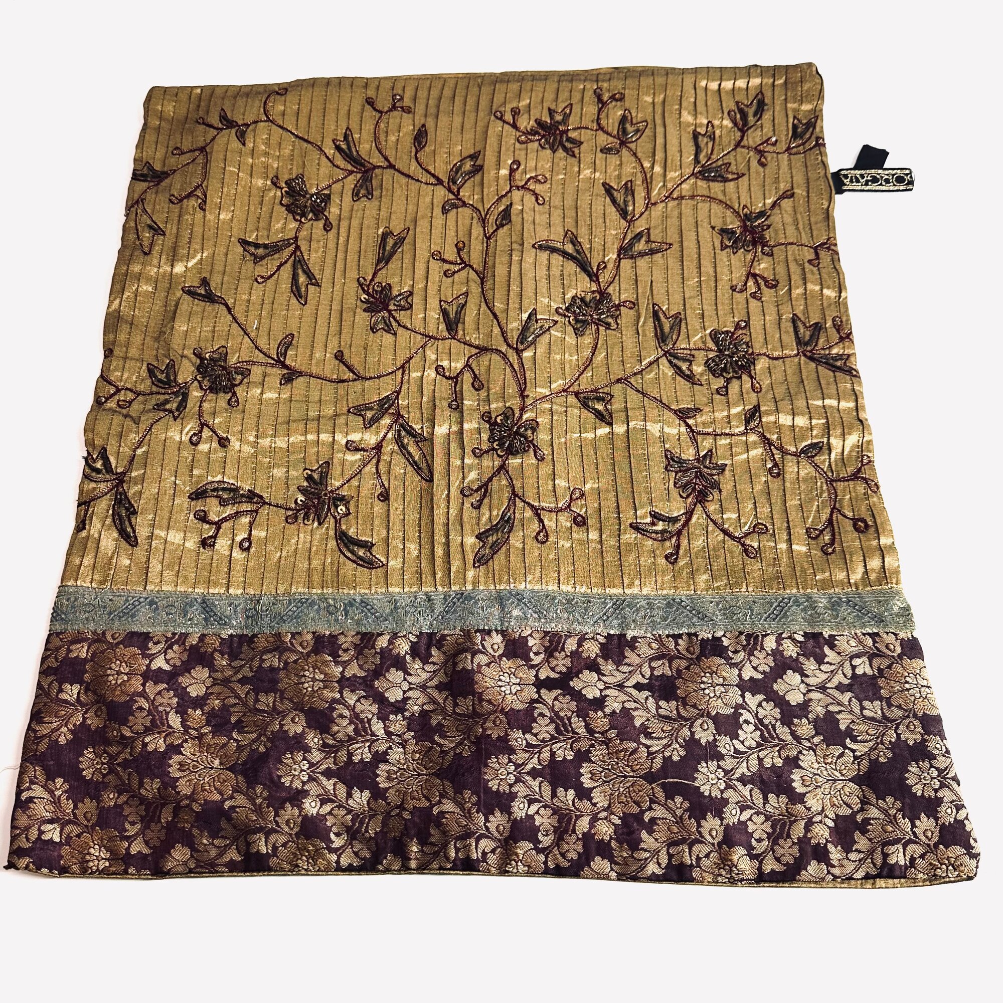 Наволочка декоративная, с вышивкой, вискоза/полиэстер, 41х46 см, Индия.