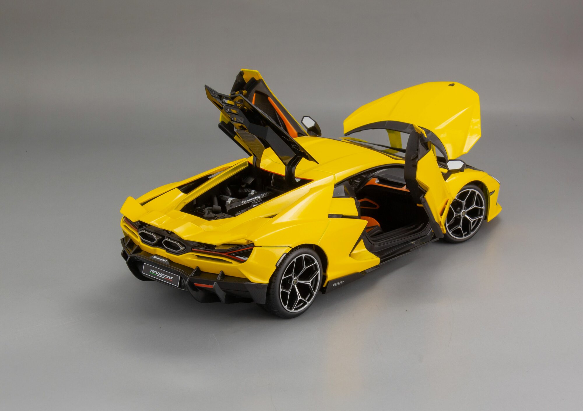 Коллекционная масштабная модель 1:18 Lamborghini Revuelto - 2023 от Maisto — фото 1