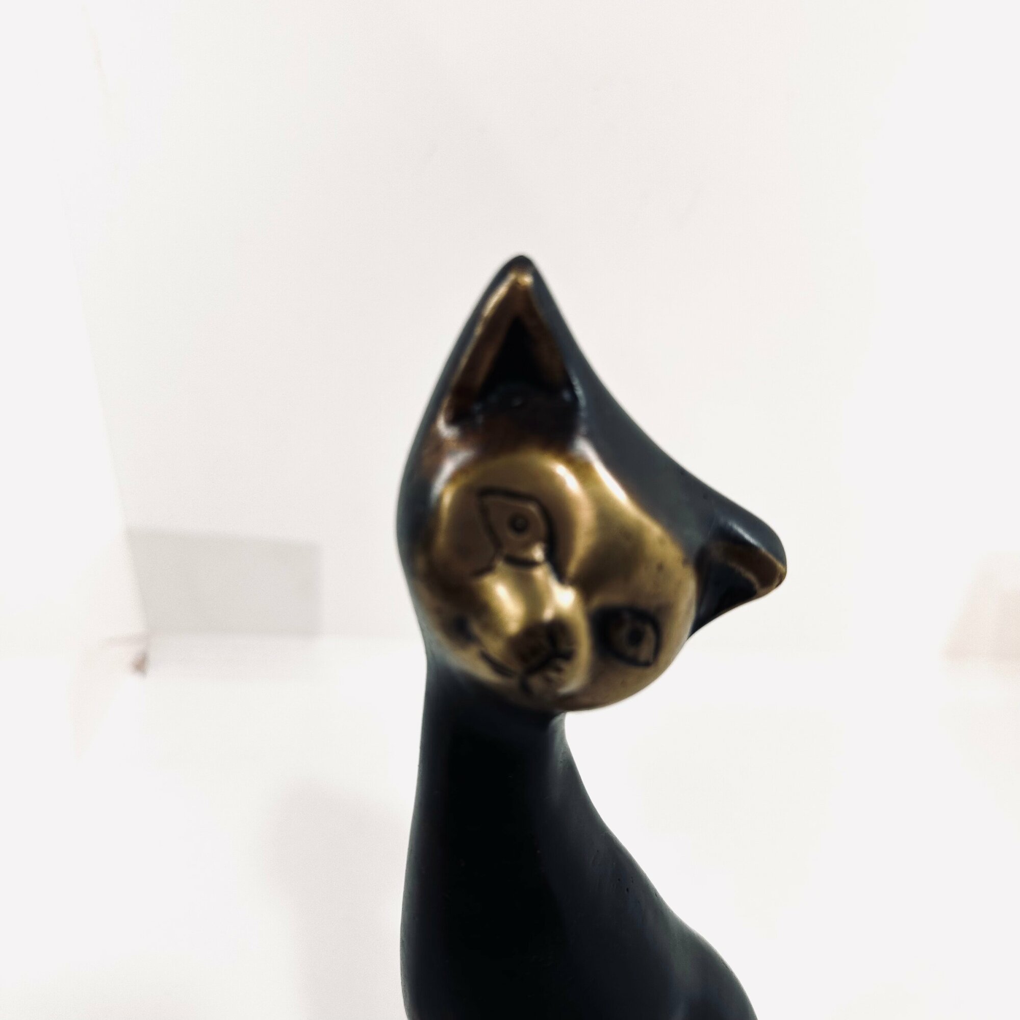 Статуэтка "Кошечка", бронза, черный/золотой, 8*7,5*22,5см, Индия — фото 1