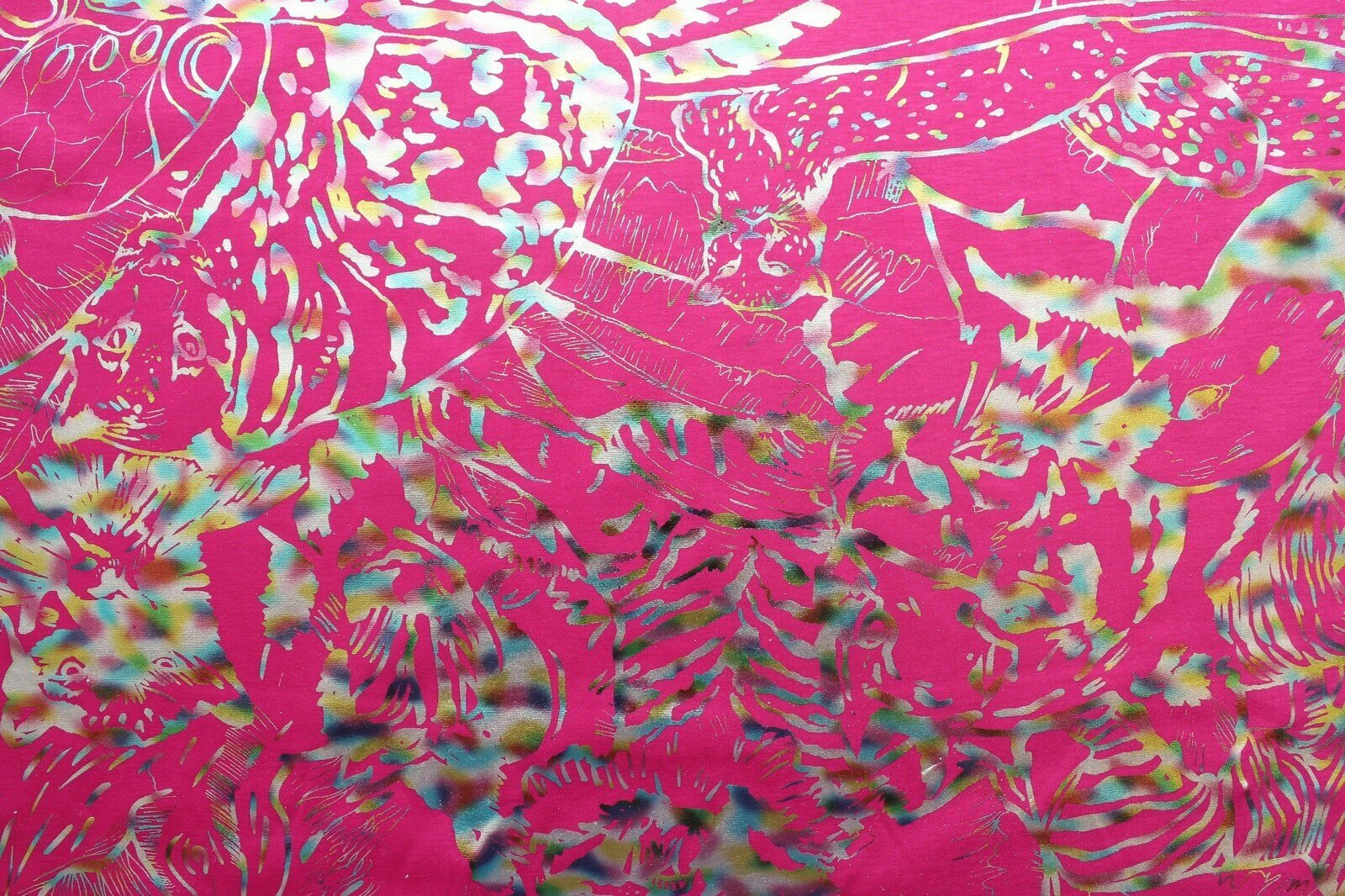 Ткань Трикотаж хлопок стрейч с голографическим напылением на ярко-розовом фоне ш144см 05 м