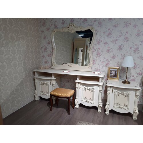 Туалетный стол с зеркалом Рафаэлло крем матовый 52900₽