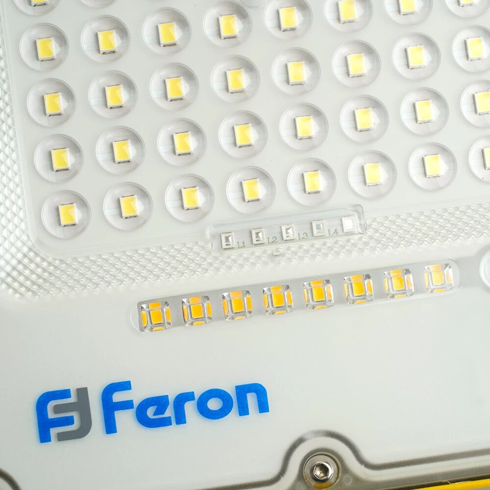 Светодиодный прожектор Feron LL-951 переносной с зарядным устройством IP66 50W 6400K (48676)
