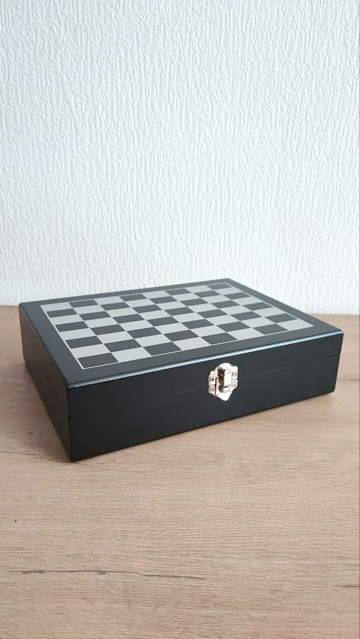 Подарочный кейс "Достигай цели" с шахматами, флягой и 4 рюмками