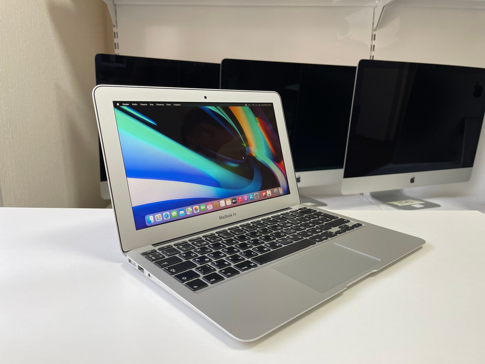 Macbook Air 11" 2015 i5 1.6 GHz 4 Gb RAM 120 Gb SSD