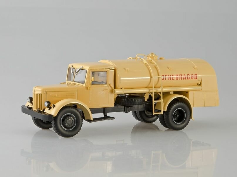 Масштабная модель 1/43 Топливозаправщик ТЗ-200, бежевый