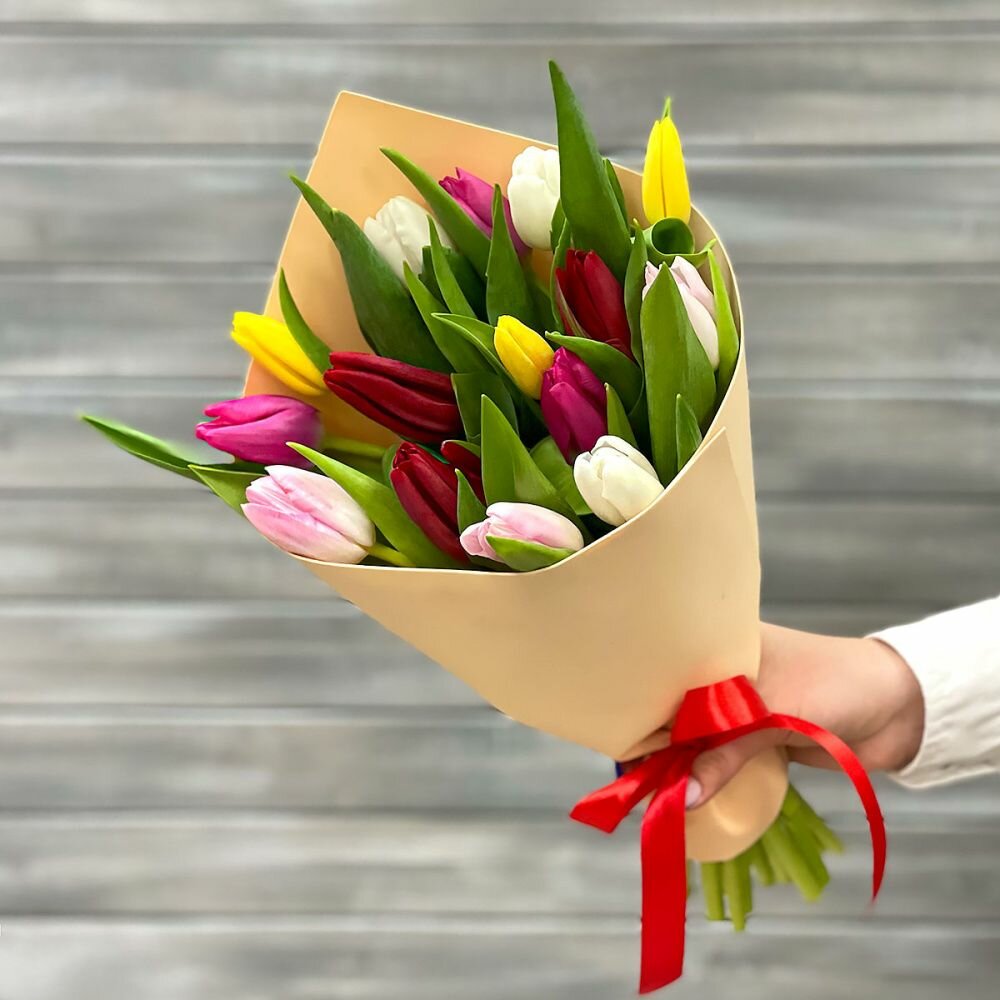 Букет Букет Маркет "Тюльпаны в крафт-бумаге" 15 цветов высота 35 см