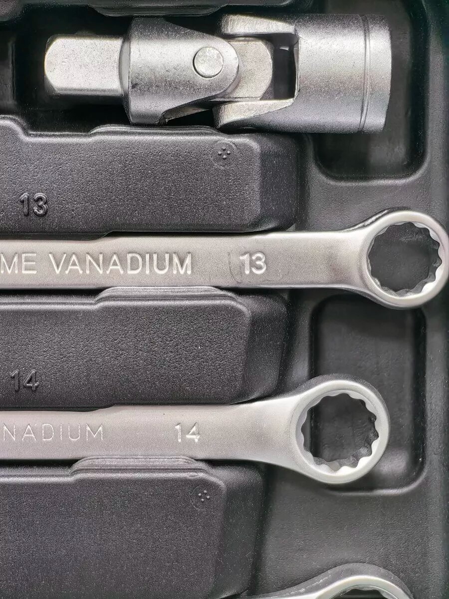 Набор инструментов, для автомобиля и дома, комбинированный, кейс, 82 элемента — фото 1