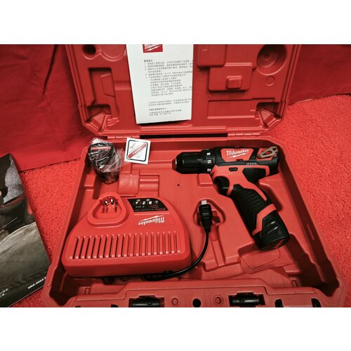 Шуруповерт Milwaukee BDD-202C M12 от аккумулятора Li-Ion 12В 25990₽