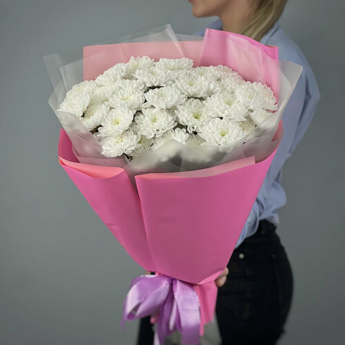 Изображение товара Букет из 9 белых кустовых хризантем в стильной упаковке. «365 Поводов» - живые цветы с доставкой