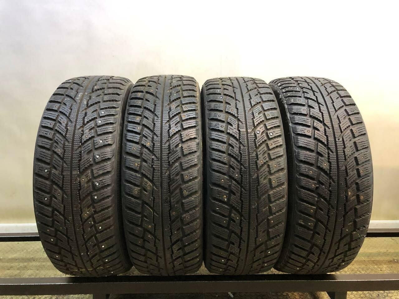 Kumho I'Zen RV Stud KC16 225/60 R17 БУ Шины Зимние