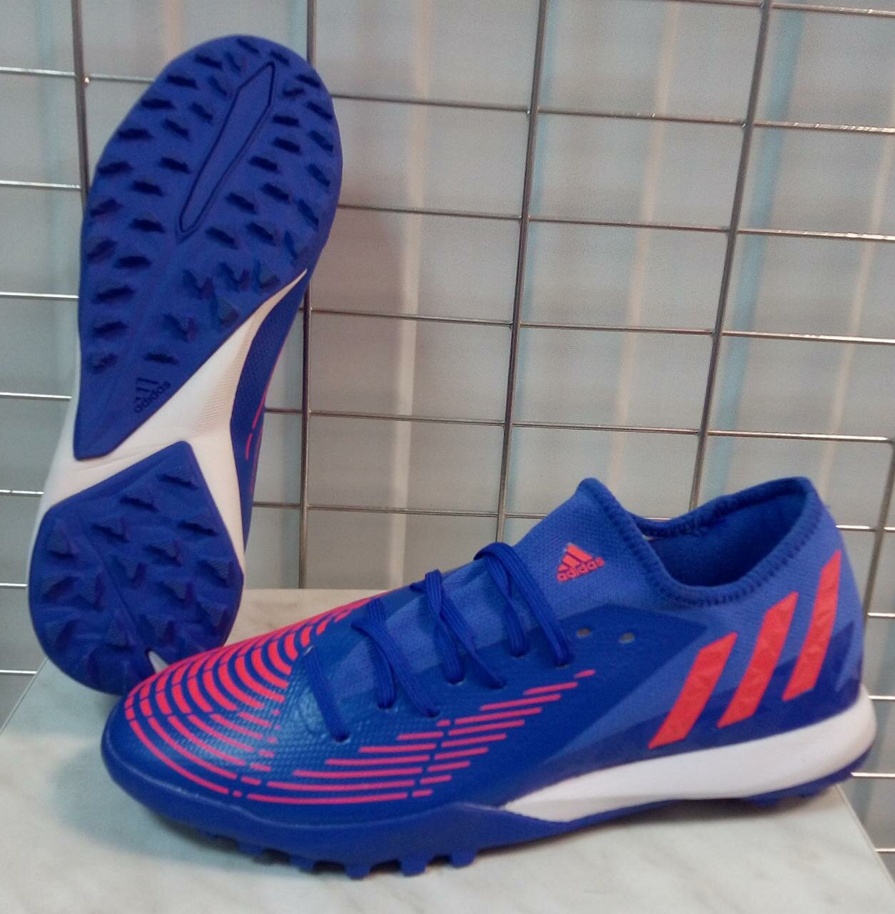 Для футбола ADIDAS PREDATOR размер 42 ( длина по стельке 26 см ) Грунтовки для зала и искусственного поля Синие