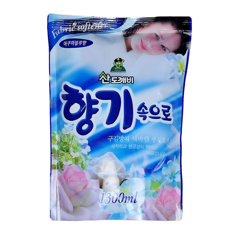 Sandokkaebi Кондиционер для белья Soft Aroma Floral 1300 мл./ Ополаскиватель для белья с ароматом свежести океана мягкая упаковка / Средства для стирки / Корея