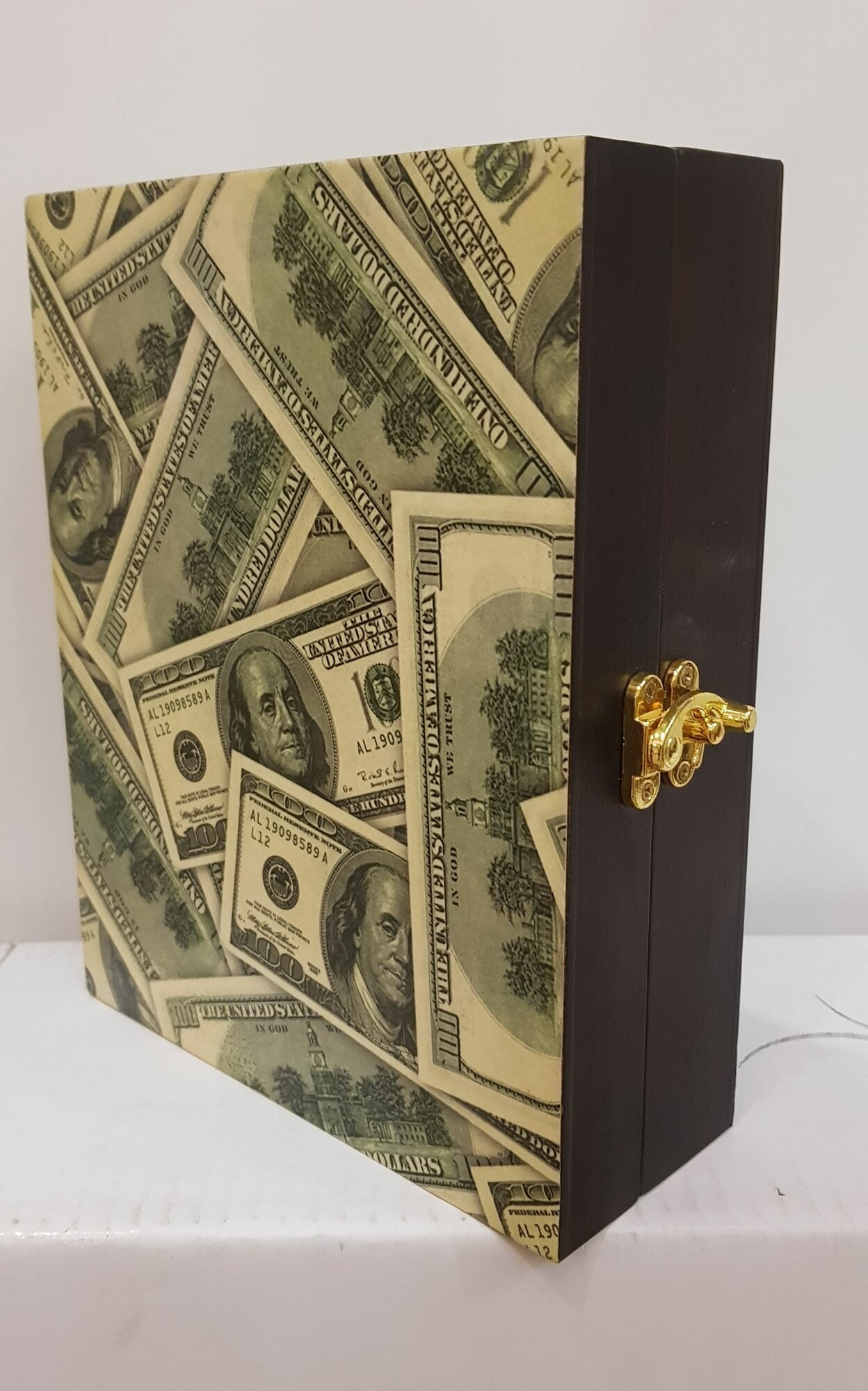 Ключница настенная "Деньги Доллары" 22,5х18х7см, деревянная, 139227В