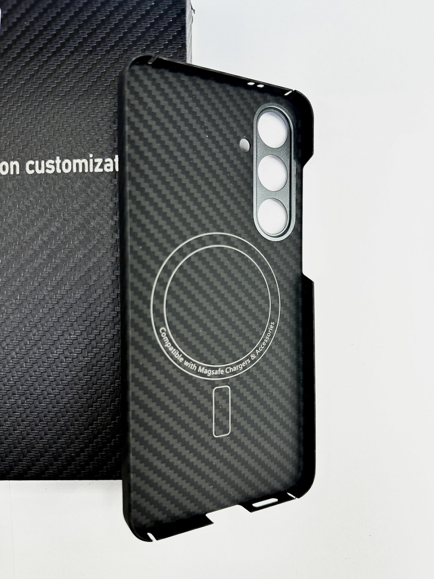 Чехол из карбона Samsung S24 plus с защитой камеры и поддержкой беспроводной зарядки MagSafe / Чехол из кевлара чехол Samsung S24+ — фото 1