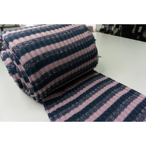 фото Ткань для шитья трикотаж вязаный в розово-синюю полоску unofabric