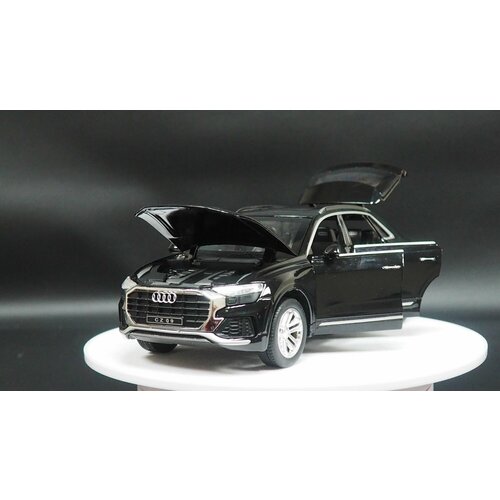 Модель автомобиля Ауди Q8. Свет, звук. Инерция