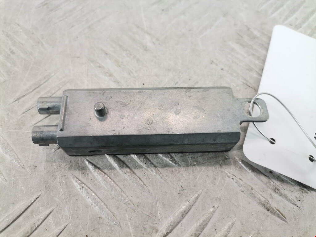 Усилитель антенны Audi A6 C6 4F9035225A арт. 1734412