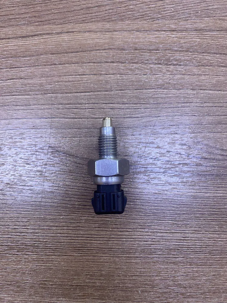 Датчик заднего хода (производитель Германия) Chery Amulet Fora Karry M11 M12 IndiS Kimo QQ6 Riich Very Bonus Tiggo 2