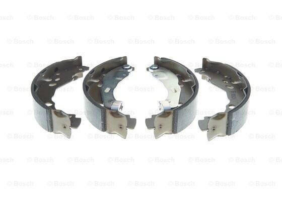 Колодки тормозные барабанные Bosch 0 986 487 819, обеспечивают комфортное торможение