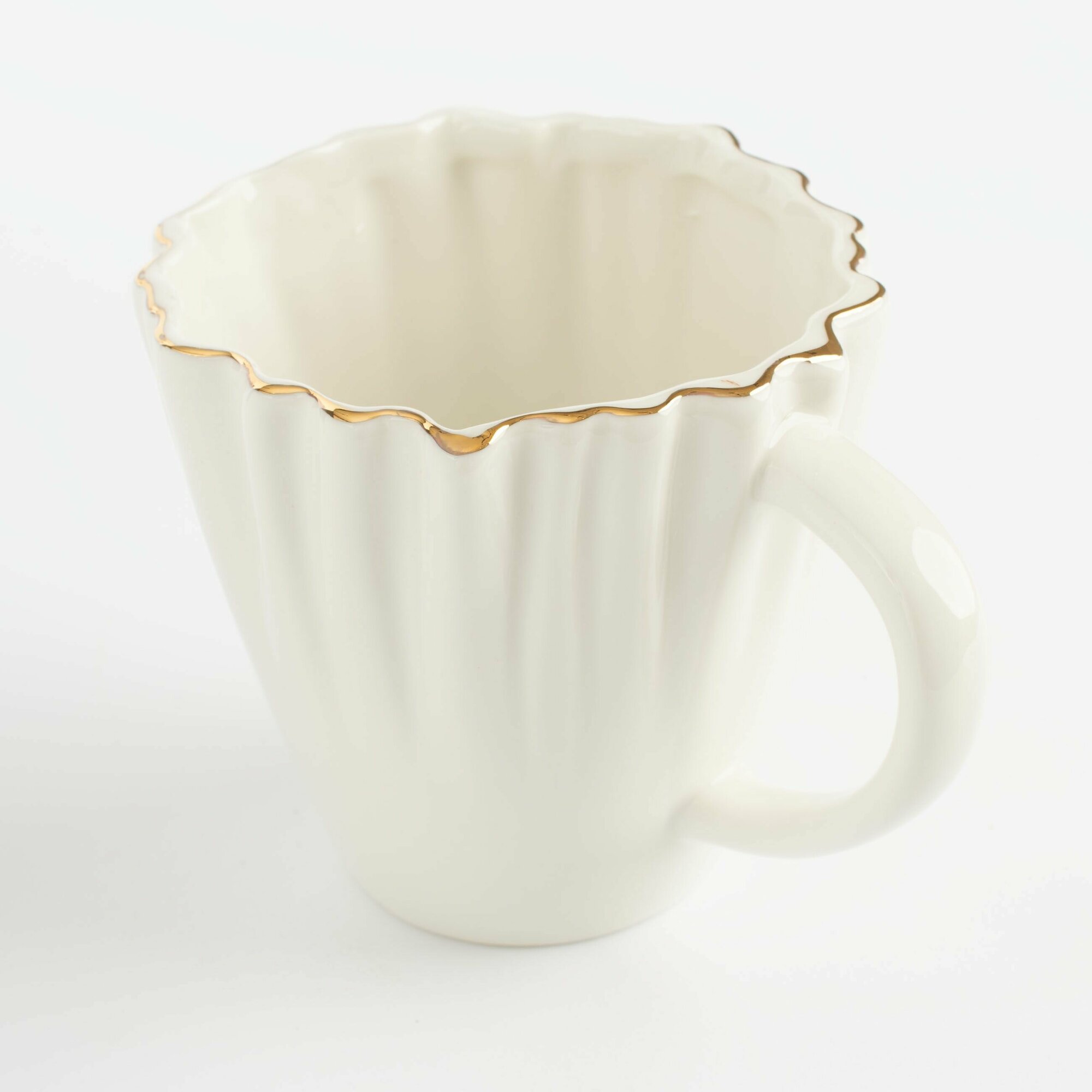 Кружка, Kuchenland, 400 мл, фарфор Р, с золотистым кантом, Мятый эффект, Crumple gold — фото 1
