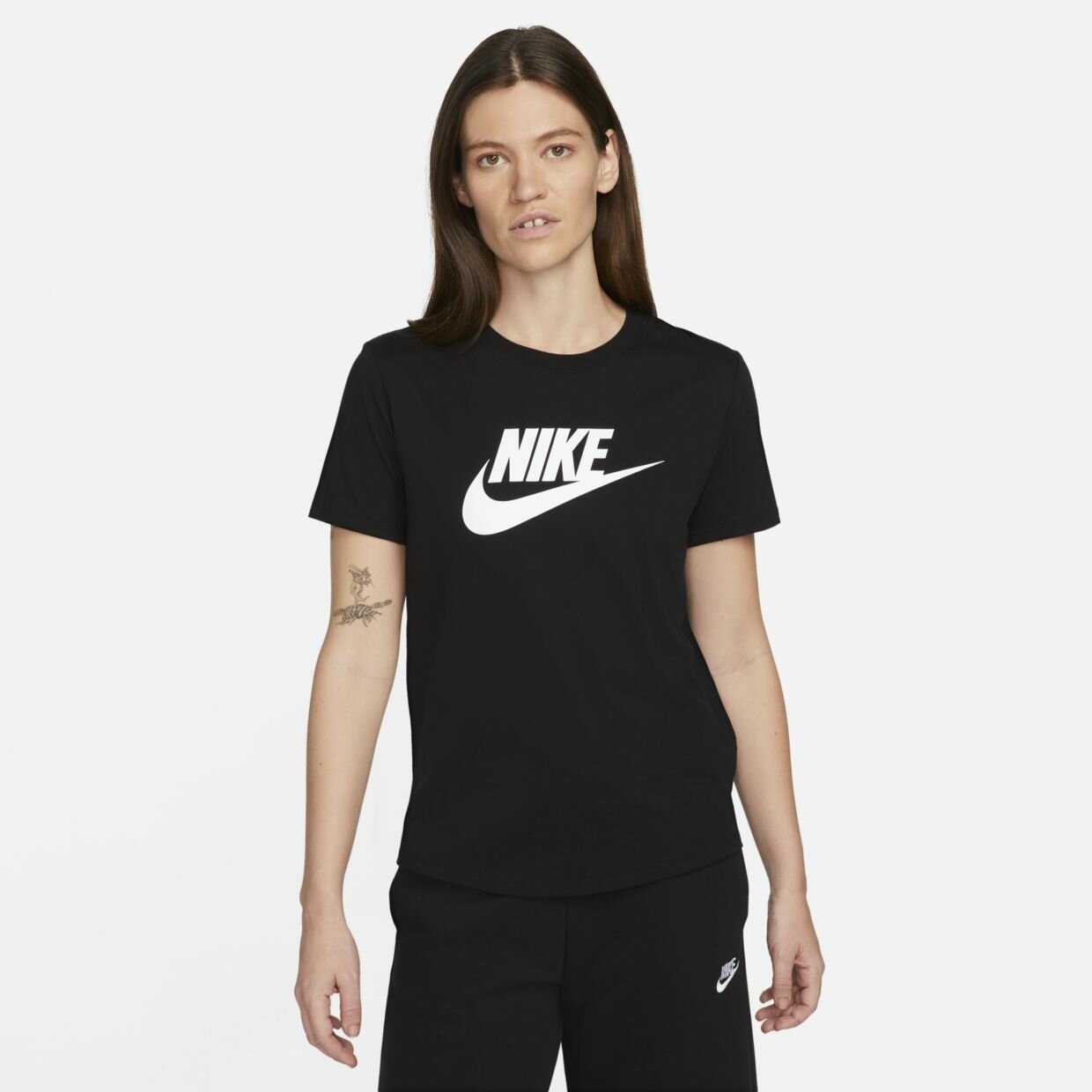 Футболка NIKE Sportswear Essentials