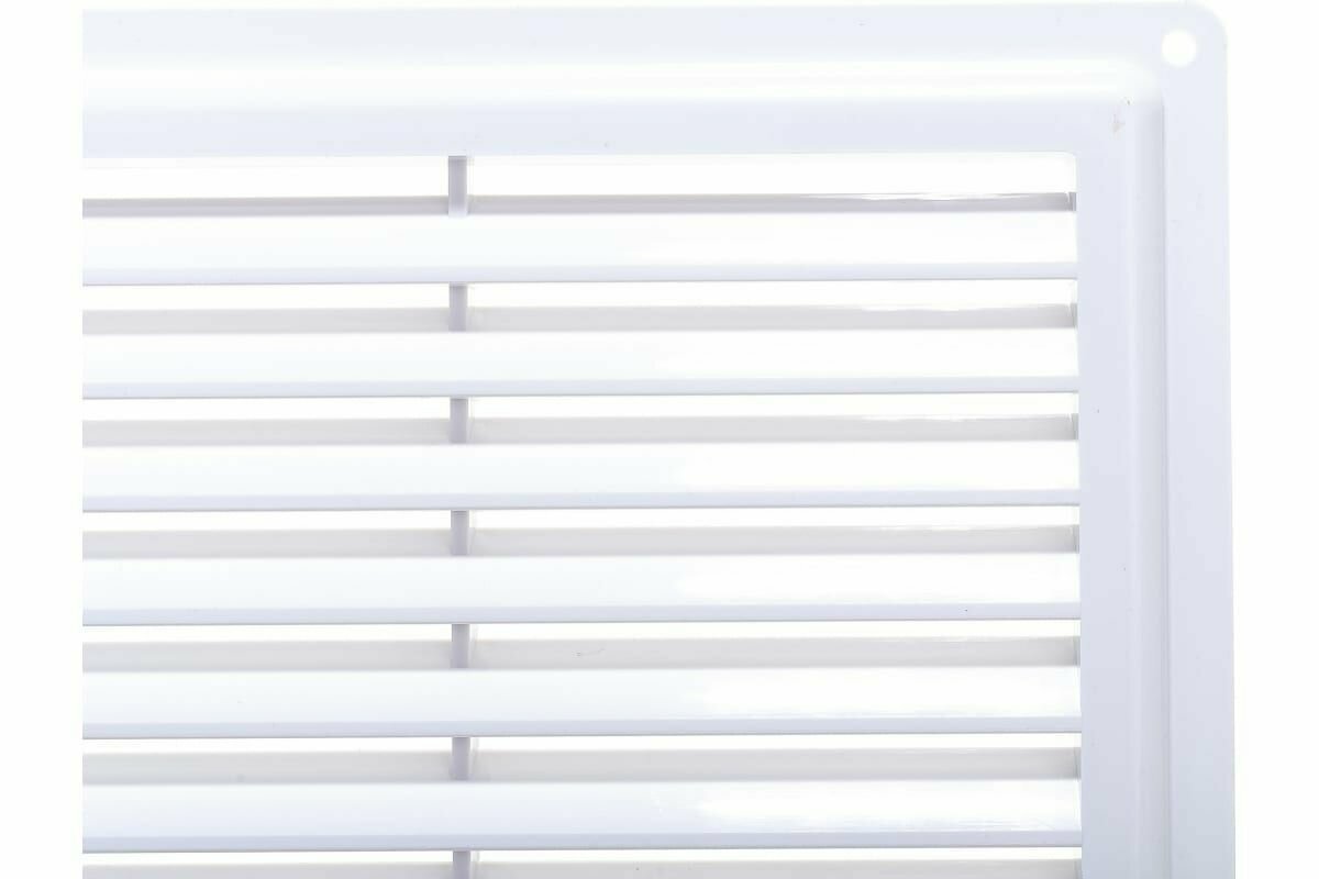 Решетка вентиляционная разъемная с москитной сеткой, белая, 183х253 - фотография № 4