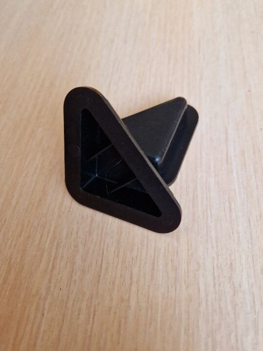 Изображение Треугольная опора для высокой мебели 15мм 4 штуки