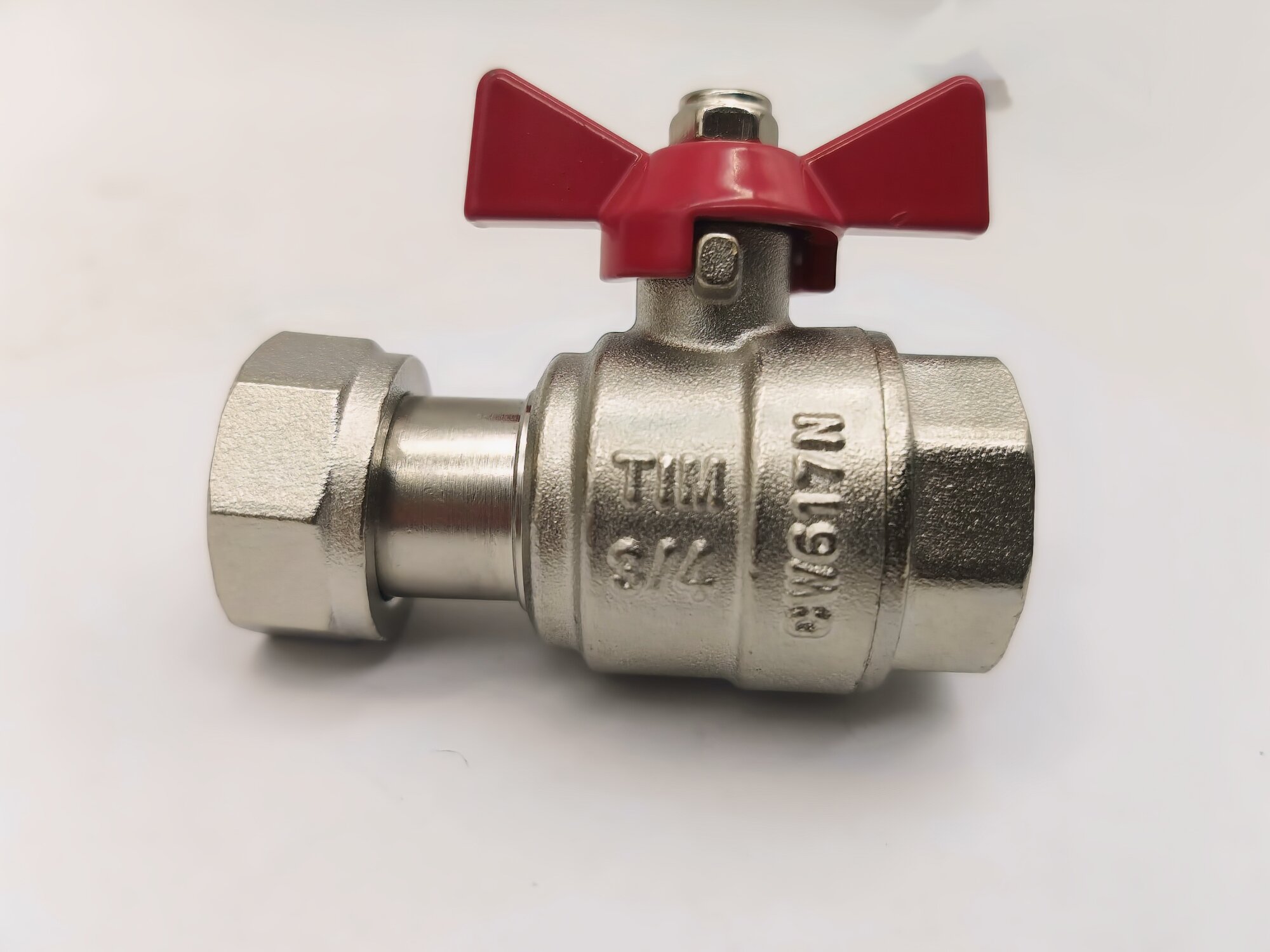 фото Кран шаровой с накидной гайкой 3/4" ВВ, никелированный, ручка-бабочка, TIM арт. BV209-C03FN