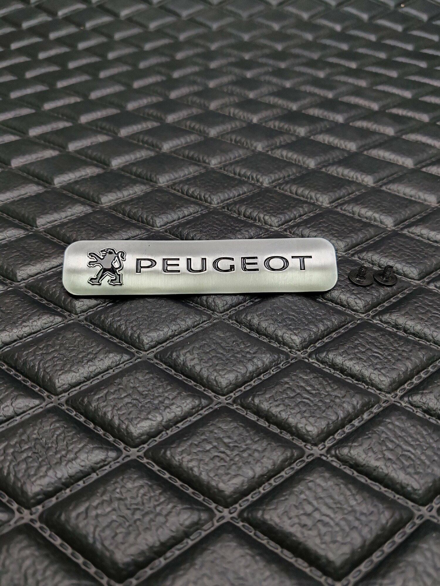 Логотип (шильдик) Peugeot большой металлический