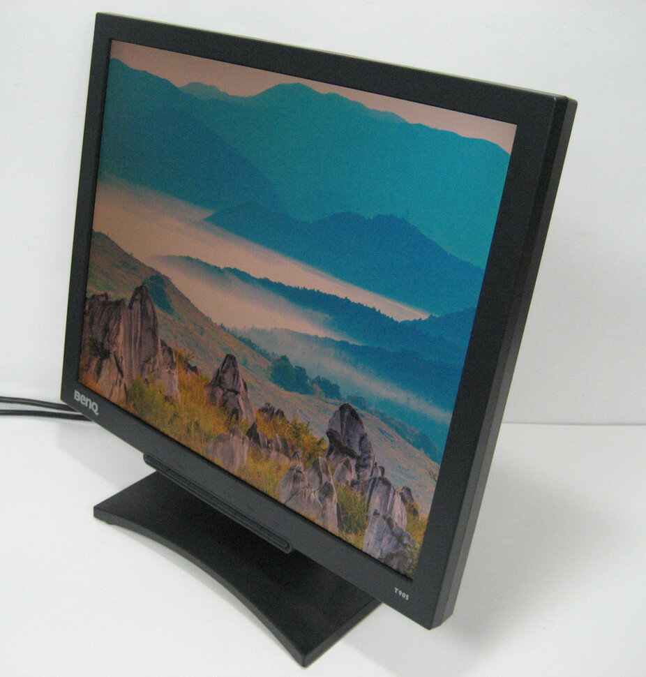 Монитор 19" BenQ T905 незначительные царапинки