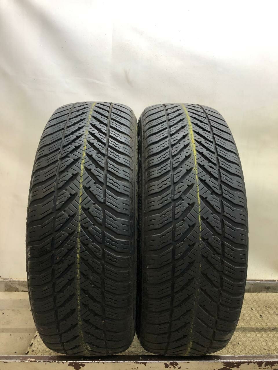 Goodyear Eagle UltraGrip GW-3 185/60 R16 БУ Шины Зимние