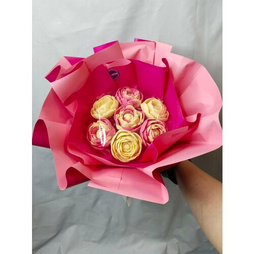 Букет из шоколадных цветов коллекция "Афродита " . Белые , розовые ранункулюсы подарок унисекс .