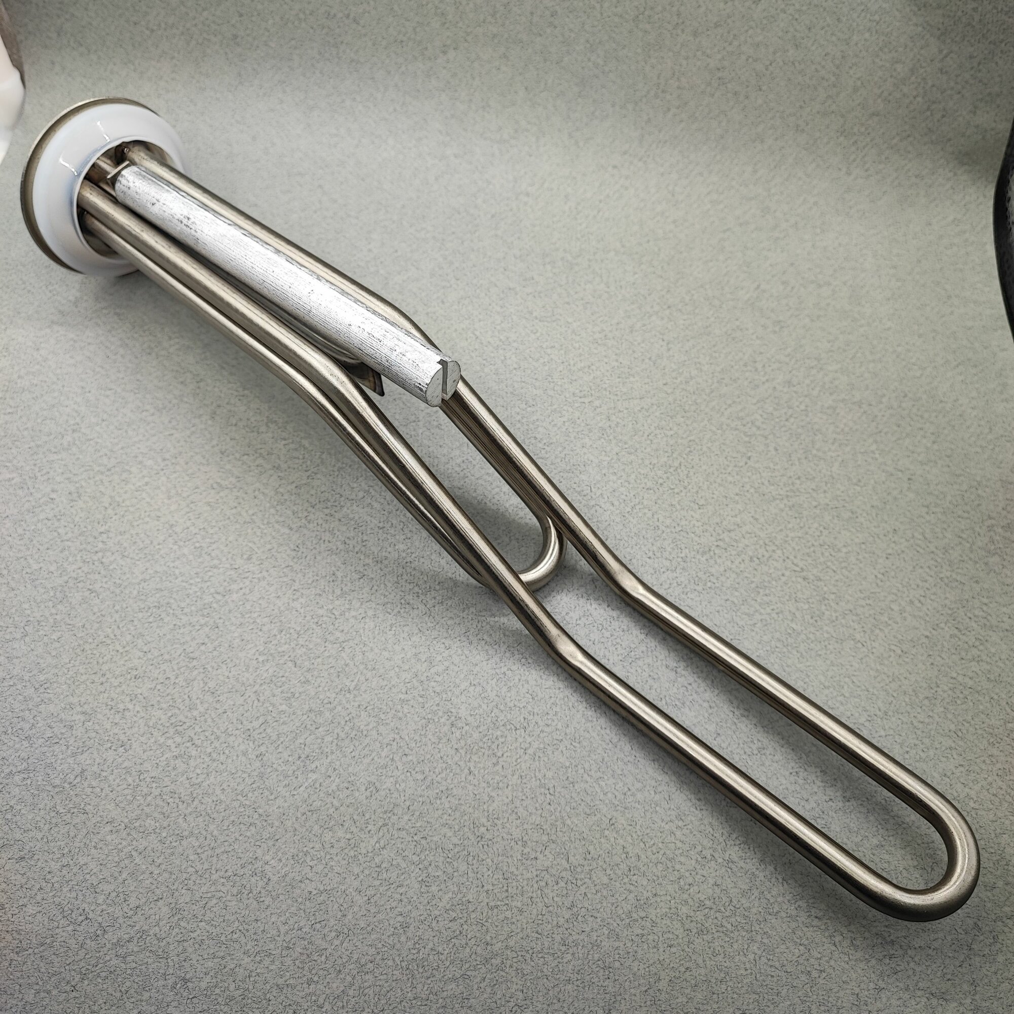 фото ТЭН водонагревателя (нержавеющая сталь) с прокладкой и анодом RCA