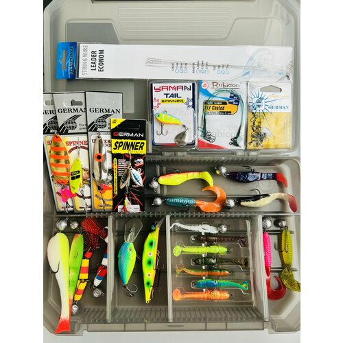 Набор оснащенных силиконовых приманок для рыбалки