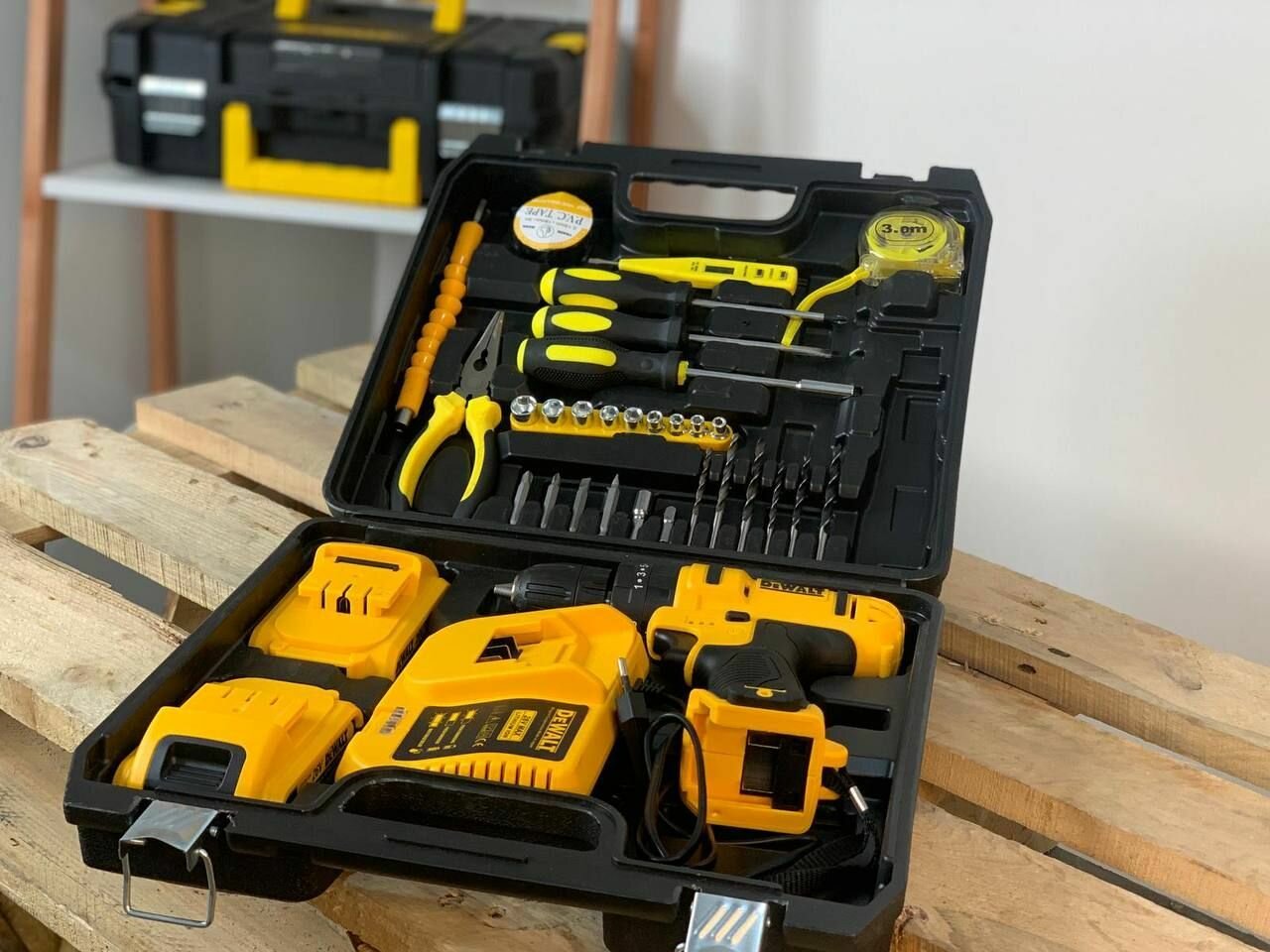 Дрель-шуруповерт Шуруповерт DeWALT 26V, От аккумулятора, 26 В, 50 Нм, 2 АКБ / Шуруповерт Деволт