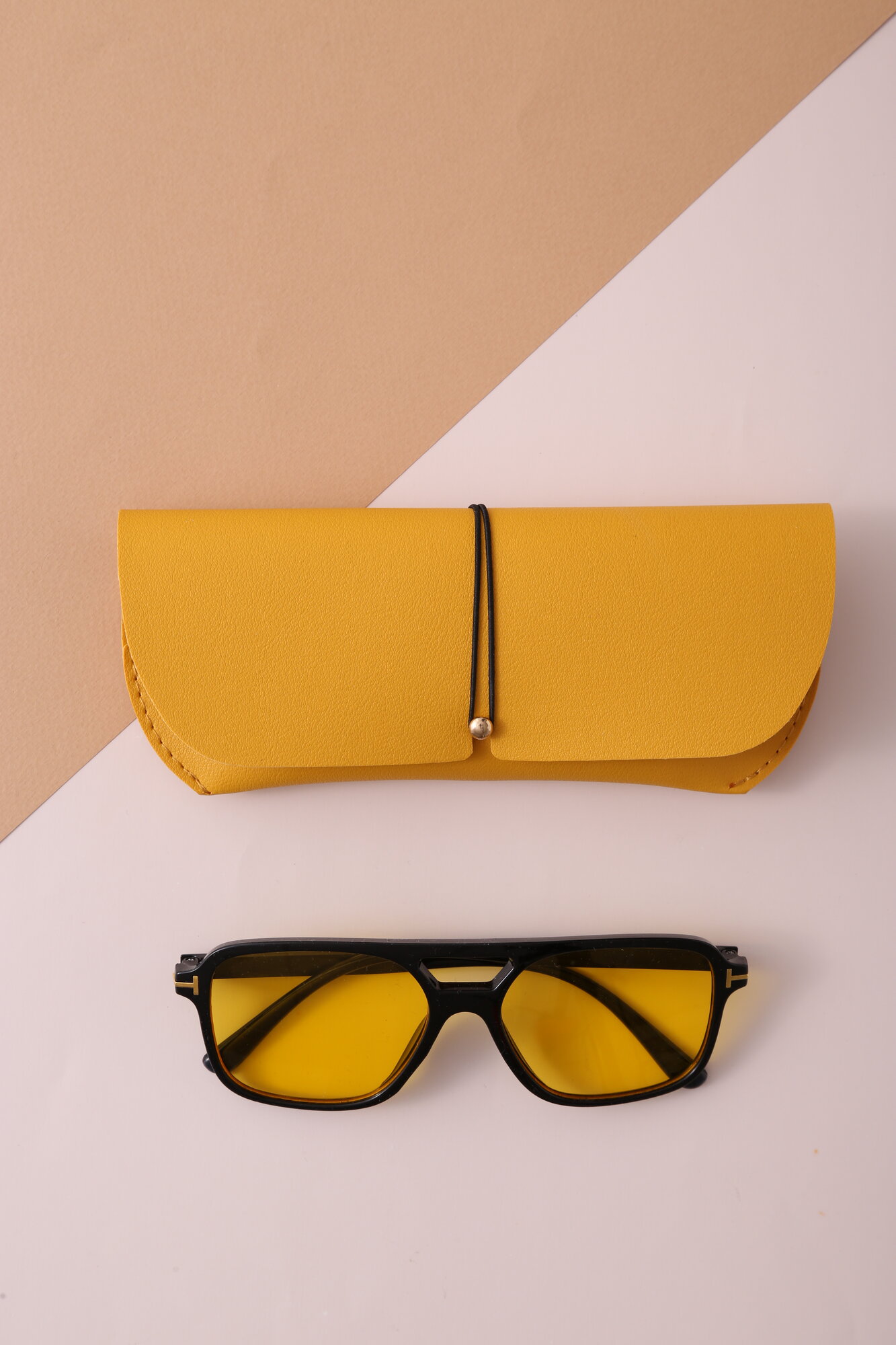 Солнцезащитные очки  Модные очки с желтыми линзами и футляром под цвет