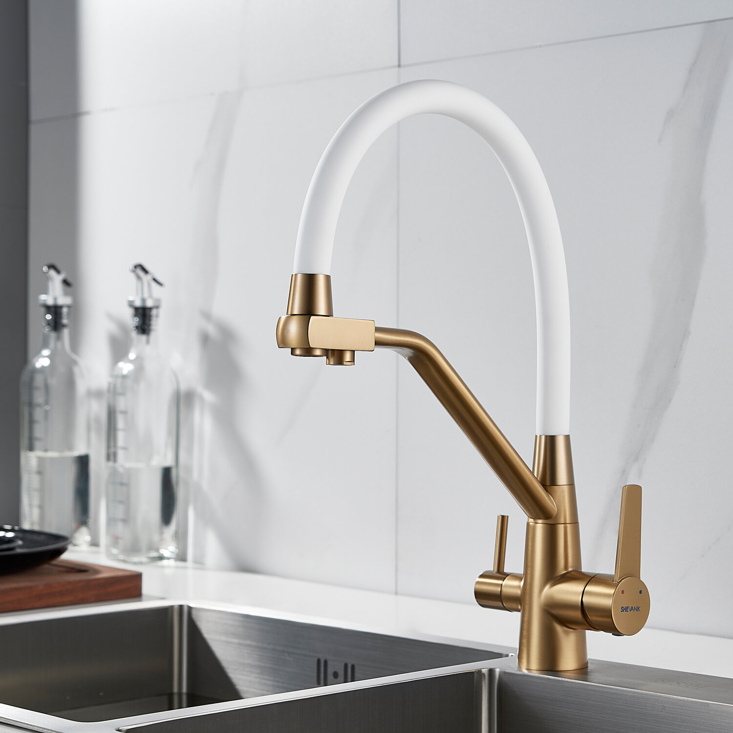 Смеситель для кухни с подключением фильтра Shevanik S968G, золотой сатин
