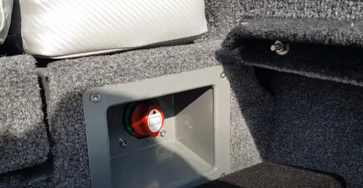 Выключатель массы (ключ) 100А размыкатель для АКБ — фото 1