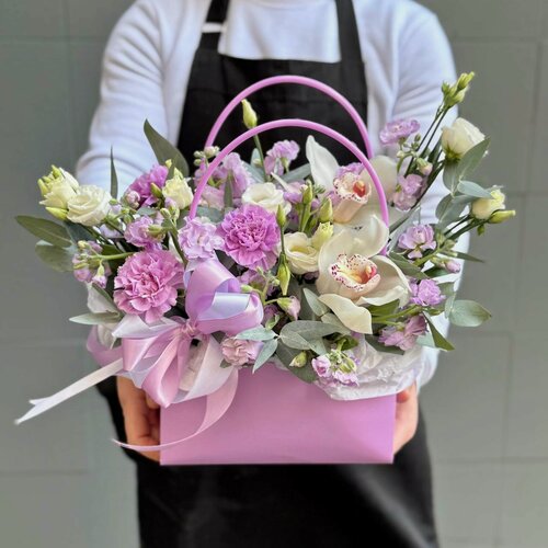 Изображение товара Композиция в сумочке Rybe-Flowers, 9 цветов, сумочка в комплекте, высота 20см