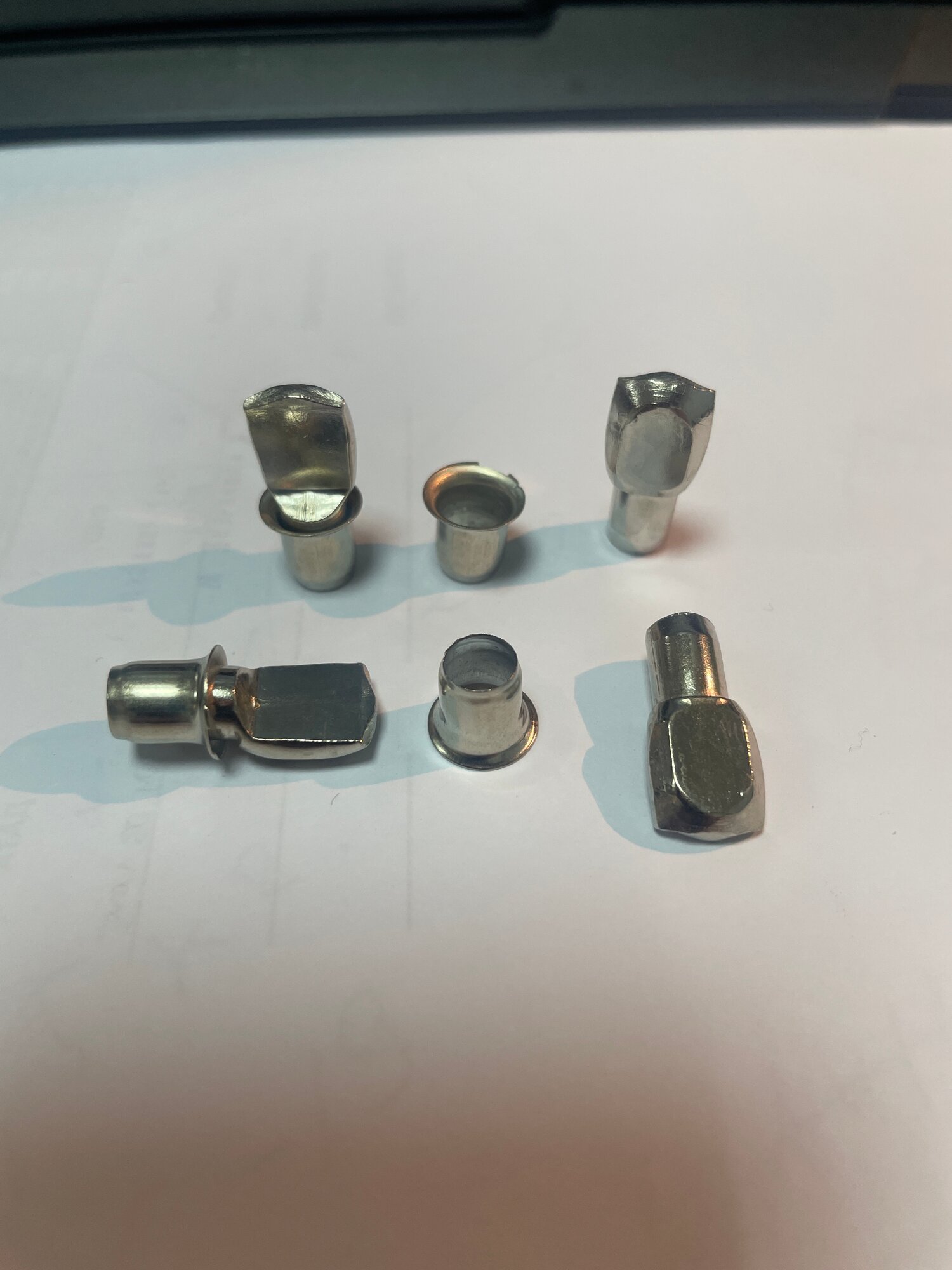 Полкодержатель ∅7 с втулкой 7.5 мм для деревянных полок комплект 4 шт. грузоподьемность 100 кг (сталь никелированная)