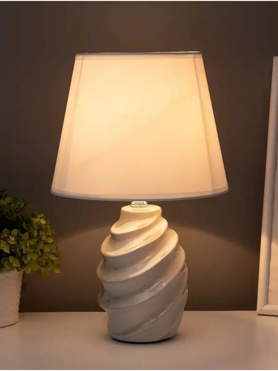 Элегантная настольная лампа "Ракушка" — стиль и комфорт