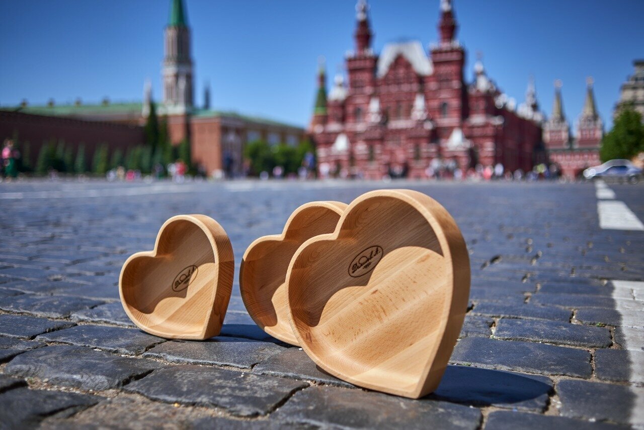 Поднос в форме сердца Дуб Малый (S) 21*24.5*4,5 см — фото 1