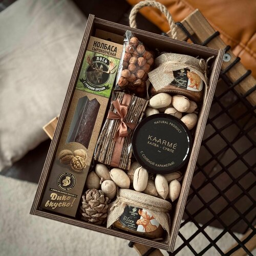 Подарочный набор для мужчин бокс с мясными деллликатесами 6923₽