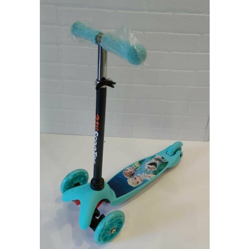 фото Самокат трехколесный детский scooter 3-х колесный , регулируемый руль, светящиеся колеса , нагрузка до 30 кг, цвет зеленый холодное сердце нет бренда