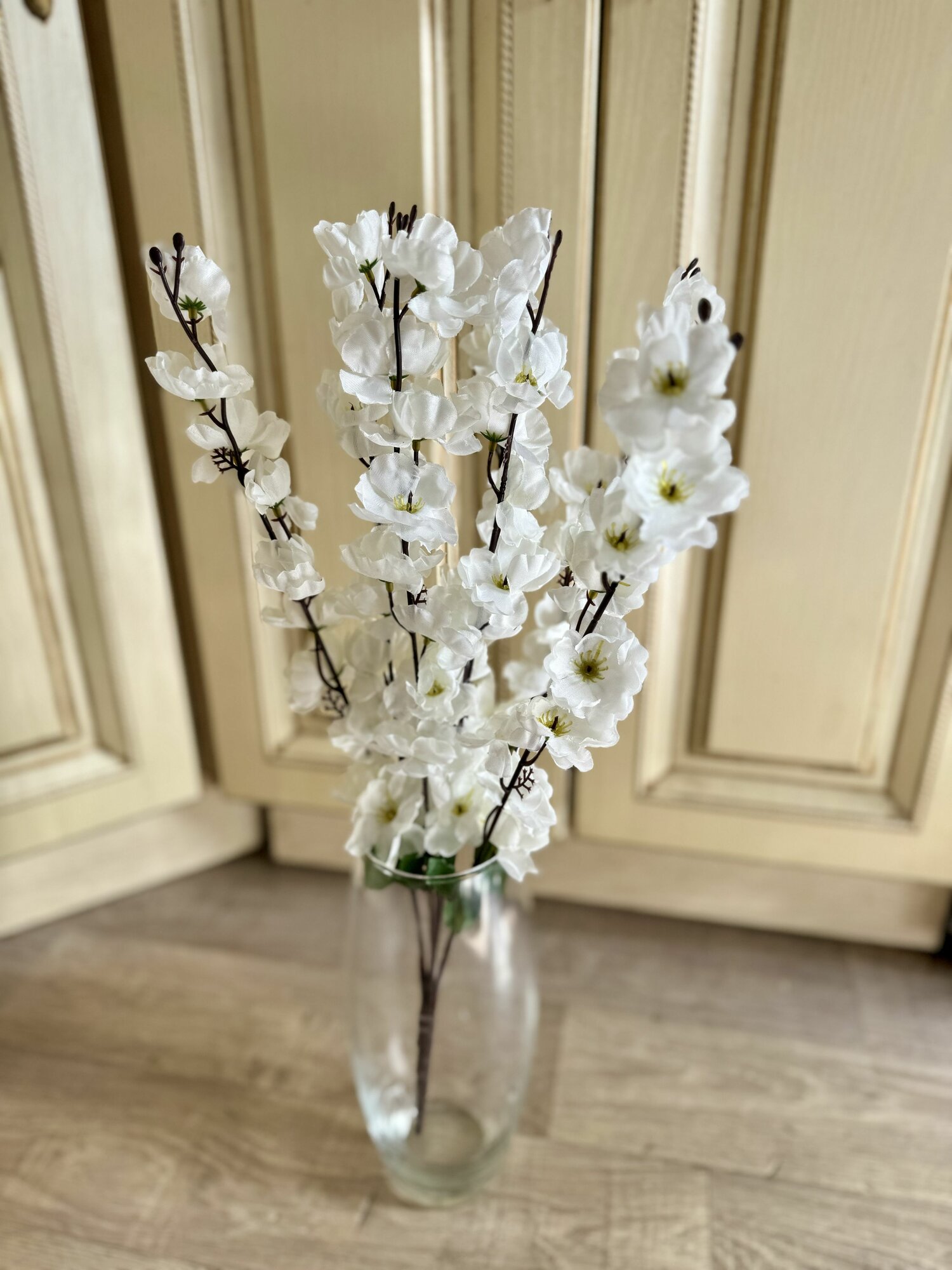 Искусственные цветы сакура белая 55 см высота 5 веток в букете
