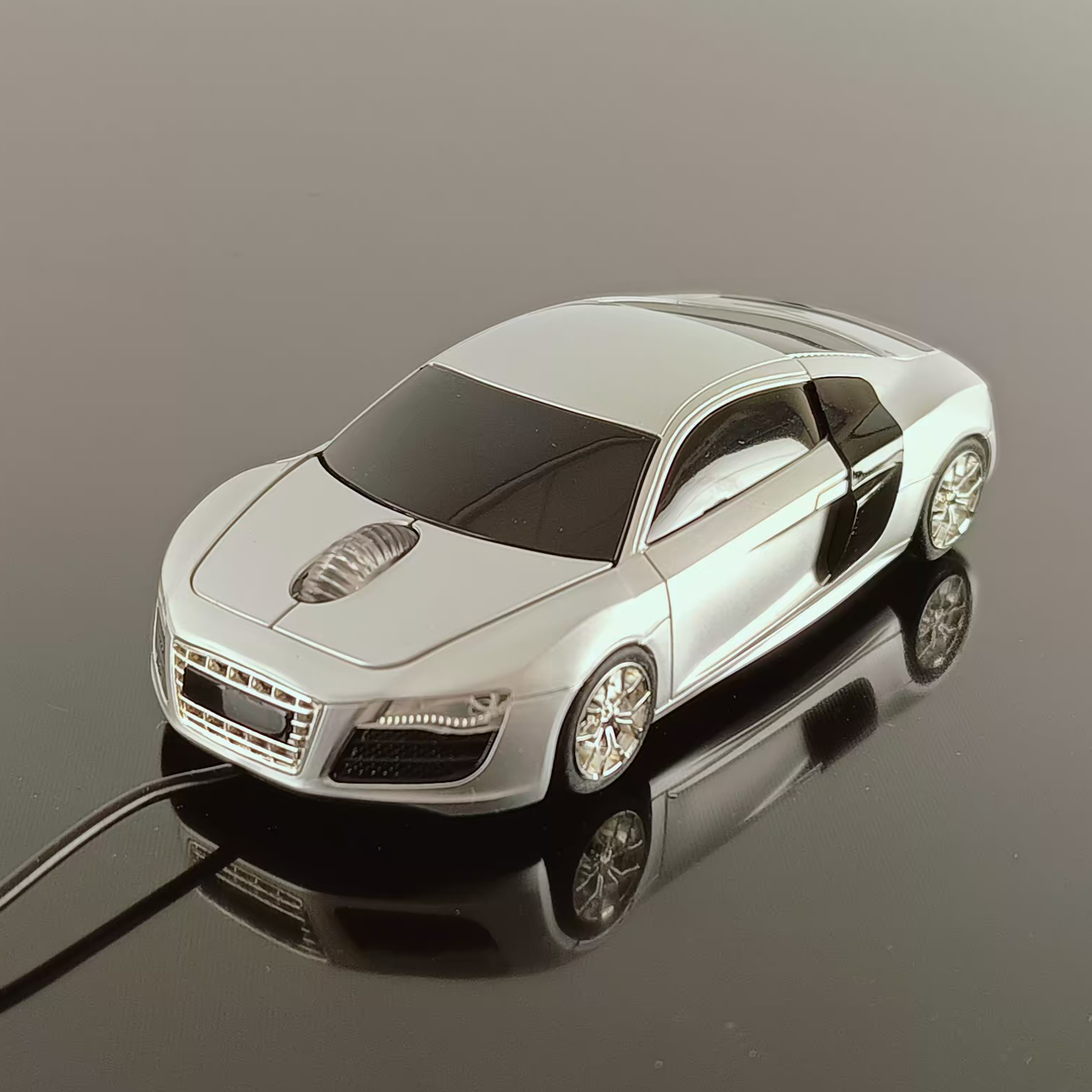 Мышь QUMO Q-DRIVE проводная оптическая Audi R8 (Цвет серебро)