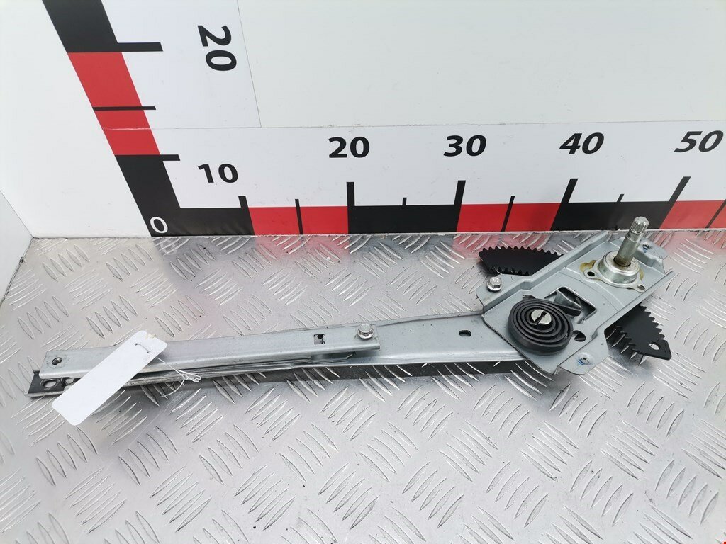 Стеклоподъемник механический двери передней левой Hyundai Matrix 8240117000 арт. 1635217