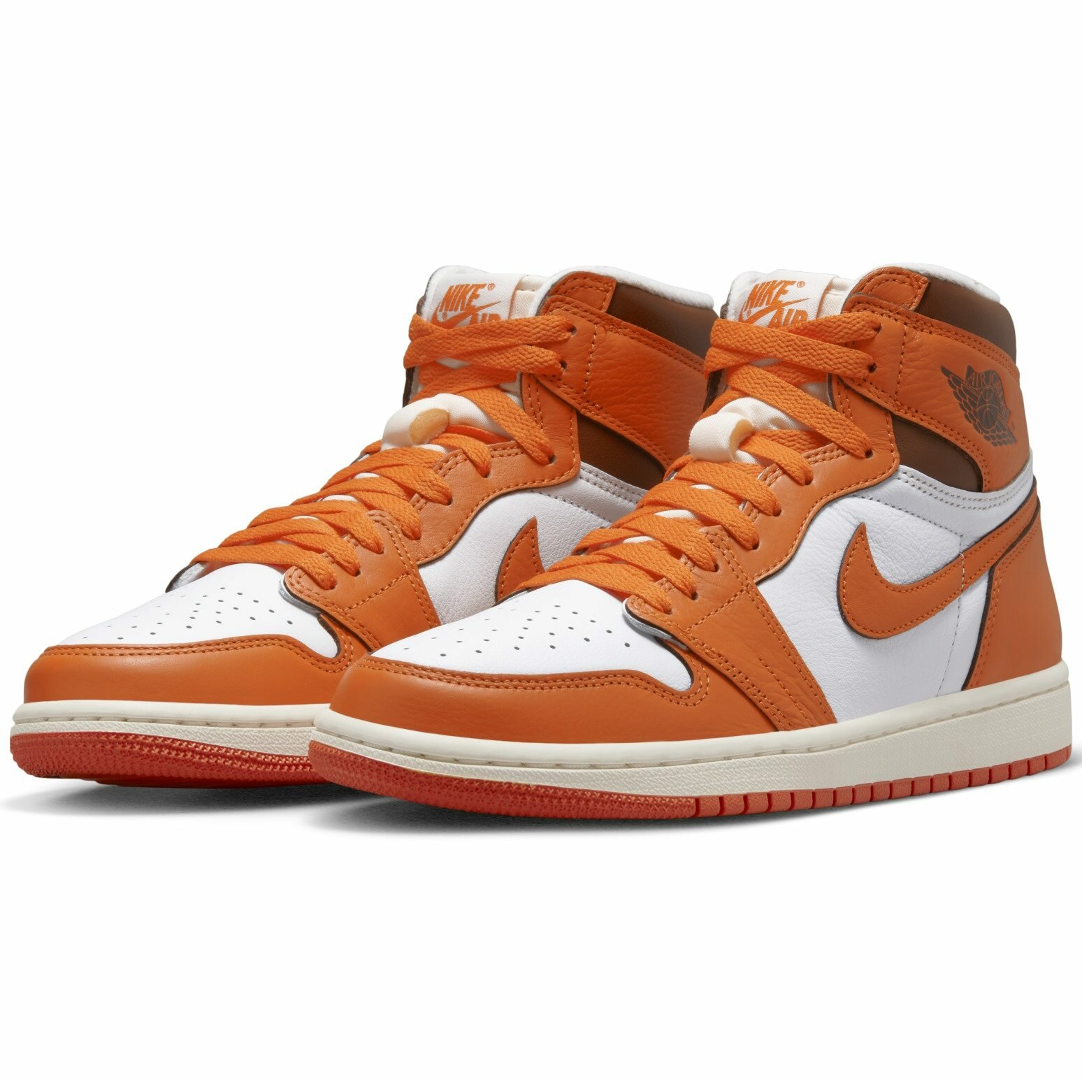 Кроссовки Jordan WMNS AIR JORDAN 1 RETRO HI OG, размер 7 US, белый, оранжевый — фото 1