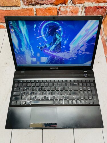 Изображение товара Игровой ноутбук 15,6, Samsung 300V, Intel Core i5 2410, 4 Gb DDR3, 500 Gb HDD, GeForce 520MX