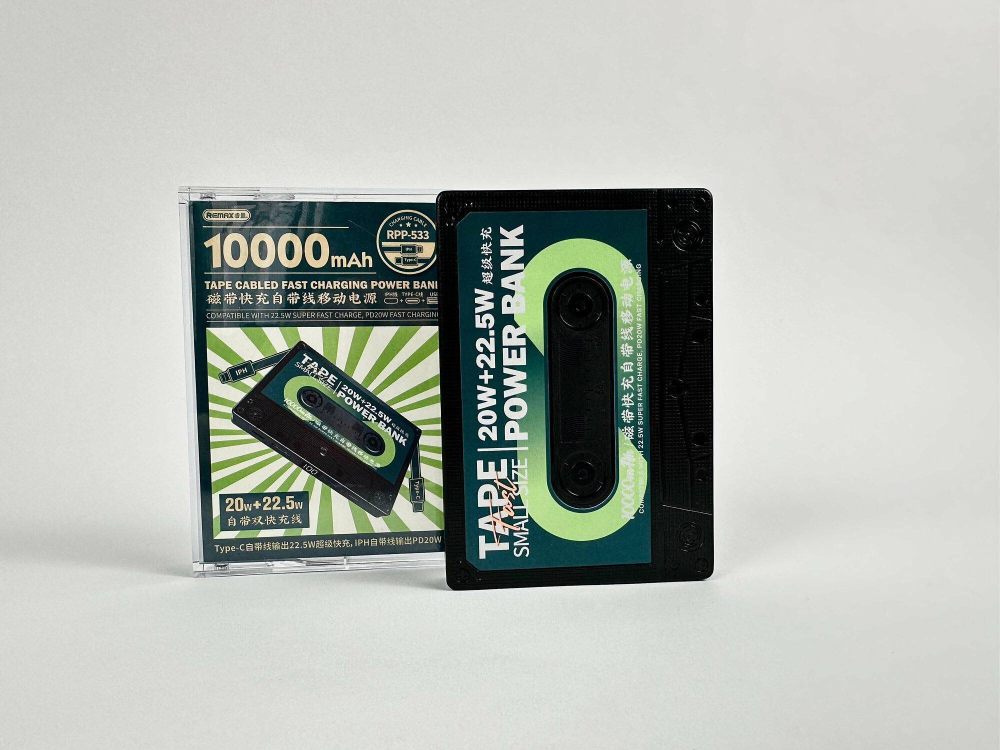 Портативный аккумулятор 10000 мАч в форме кассеты со встроенными проводами
